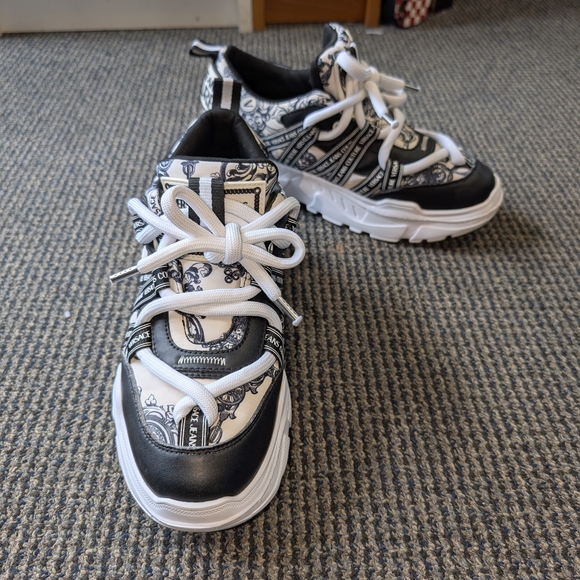 Versace Jeans Couture Logo Stylish Black and White Sneakers Sz 8